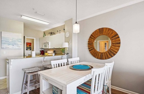Frangista Beach Condo | 🌊Beautiful Peek of the Gulf~Pools~Walk2Beach~On the Beach🌊