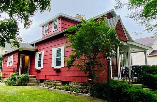 Manistee House | Beautiful, restored home a few steps from downtown Manistee!