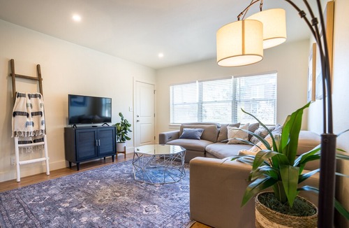 Five Points Condo | Beautiful Riverside Retreat by Shops & Water - #7