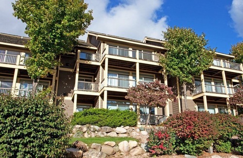 Bellaire Apartment | Beautiful studio unit at resort, sleeps 4
