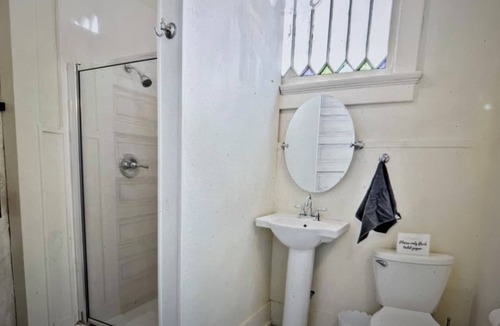 West Riverside Apartment | Beautiful upstairs apartment for rent monthly near Audubon park