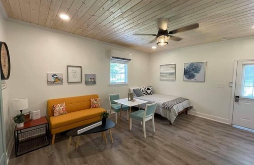 Winchester Apartment | Beautifully Renovated Studio 2 miles from the Marina