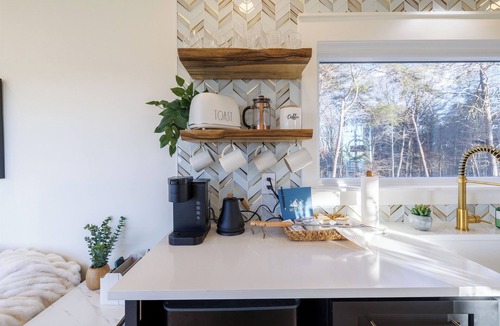 Collinsville House | Beloveds Rest—Mountain Sunsets with a Hot Tub