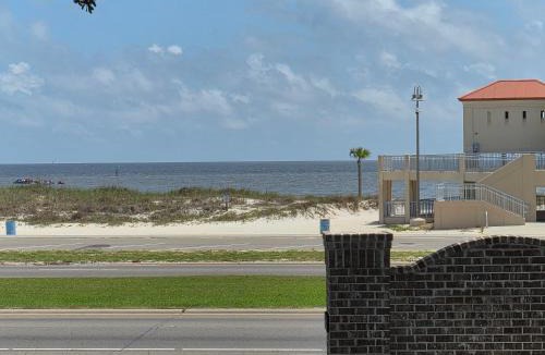 Biloxi Apartment | Best location Cozy condo in Biloxi Beach
