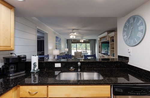 Biloxi Condo | Best location in Biloxi… Short walk to the beach, casino, dining, and coliseum!