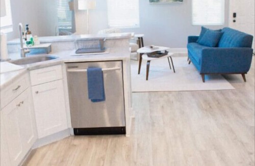 Thunderbolt House | Best-of-Both-Worlds Bungalow!