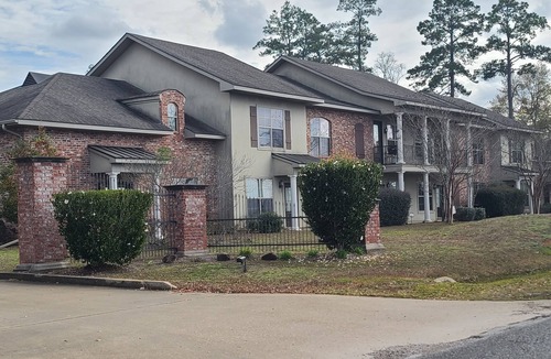 Pineville Condo | Best of Pineville! 2b/2b,Queen beds, Wifi, Tv, Camp B, P&G, Cleco, & LC WELCOME!
