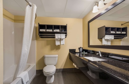 Perry Hotel | Best Western Bradbury Inn & Suites