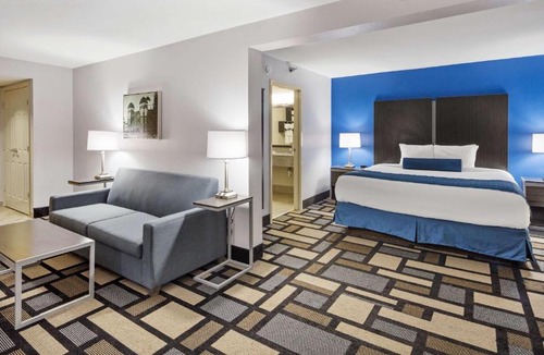 Crestline Heights Hotel | Best Western Plus Birmingham Inn & Suites
