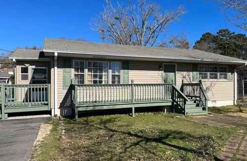 Oneonta House | Betty's Place Charming 2-bedroom house in Oneonta with WiFi Close to Restaurants