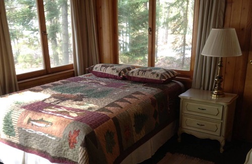Johannesburg Cottage | Big Bear Lake Cottage with 150' of Lakefront - Great Swimming, Boating & Fishing