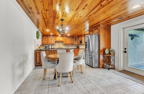 Dadeville House | Big Isle - 5BR/3.5BA Lake Martin home with 2 living spaces! Sleeps 12!