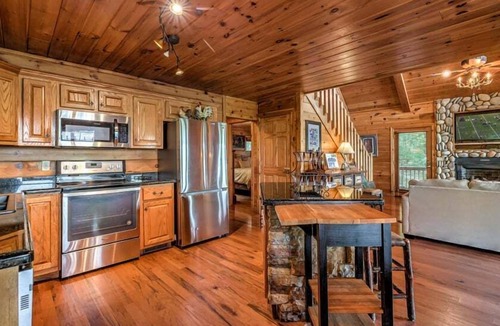 Blue Ridge Cabin | Big Sky Retreat- Pet Friendly | Game Room | Hot Tub with Views
