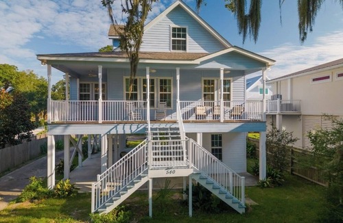Biloxi House | Biloxi Beach House directly across from beach close to all main attractions
