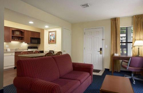 East Paris Hotel | Birch Hill Suites Grand Rapids