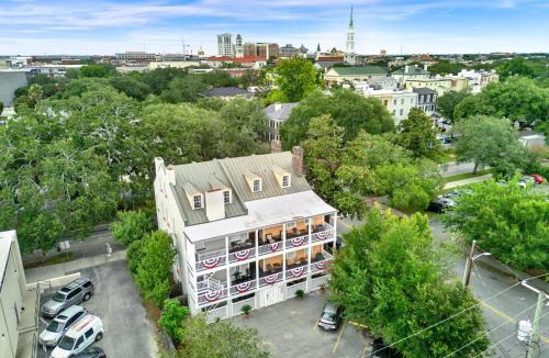 Historic Downtown Savannah House | Bird Baldwin Magnolia Suite