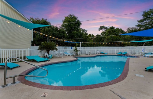 Gulfport House | Blue Beach House, GAME ROOM, Sleep 8, Swim Pool, Gated, Casinos