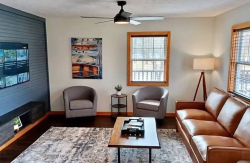 Flippin Cabin | Blue Heron River Front Cabin