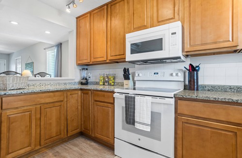 Mississippi City House | *Blue Palm Townhome* w/Gulf view/Walk to beach/seafood