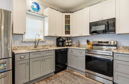 Dauphin Island House | Blue Sky Breeze - Gulf Front, Pet Friendly on the beach