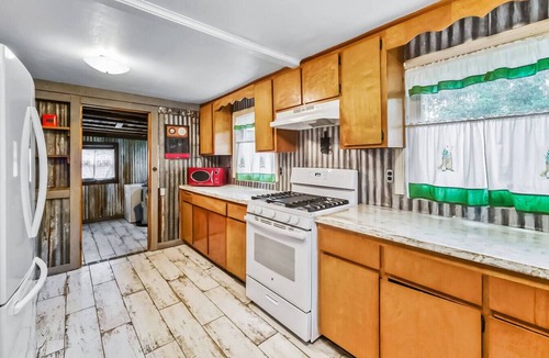 Northside House | ~Bluebird Bungalow Sleeps 8 Country Hideaway~