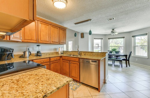 Slidell House | Boat Dock & Lift: Waterfront Getaway in Slidell!