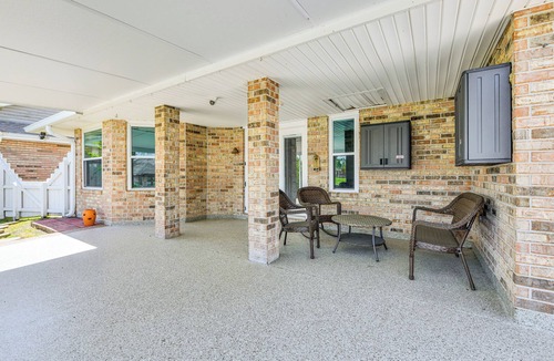 Slidell House | Boat Dock & Lift: Waterfront Getaway in Slidell!