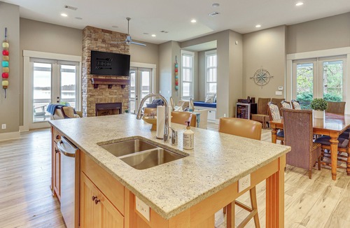 Alexander City House | Boat Dock & Stunning Views: Lake Martin Retreat!
