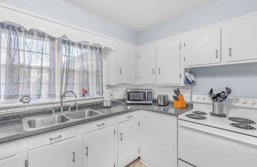 Sheffield House | Boat Parking & Shore Power, Dog-Friendly Duplex, Fenced Yard Near Pickwick Lake