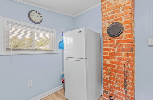 East Florence Cottage | Boat Parking Shore Power Dog-Friendly Cottage