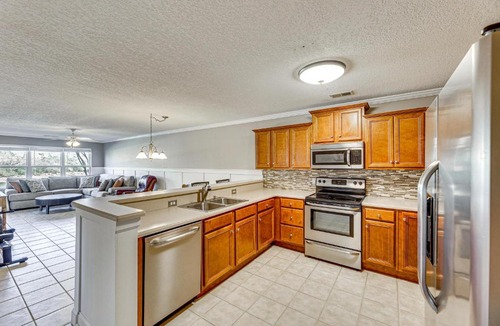 Alexander City House | Boat Slip & Pool Access: Alexander City Escape