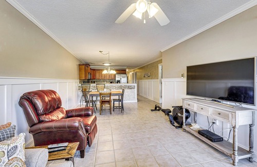 Alexander City Condo | Boat Slip & Pool Access: Alexander City Escape