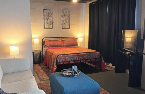 Greater Belhaven Apartment | Bohemian Industrial Studio Apartment Near Hospitals and Colleges
