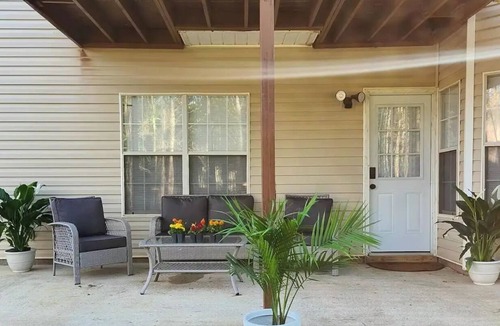 Sharpsburg House | Book and Relax