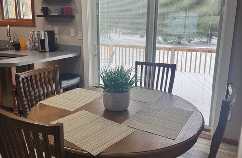 Traverse City House | Book for Fall! 2 minutes from Taylor Park , Long Lake. Near dunes and wineries,