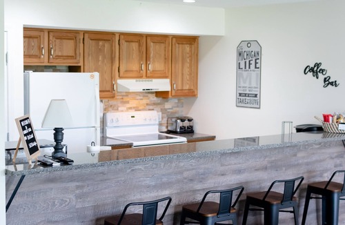 Acme Condo | Book now ! Dates July 27th -Aug 4 are open. Come Enjoy Traverse City