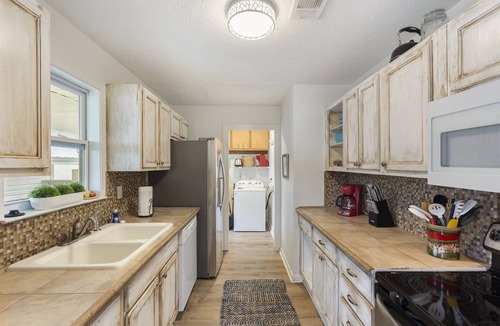 Kiska Beach House | Book now for August! Golf Cart Included! Private Pool! 2 Blocks to Beach!