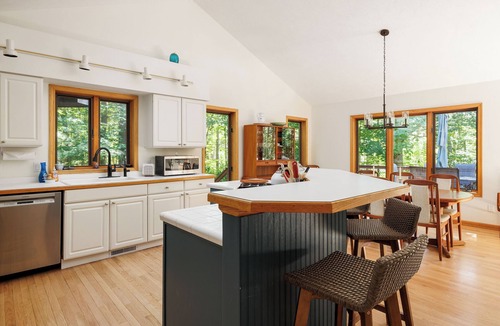 Suttons Bay House | BOOK YOUR SUMMER 2026/2027 UP-NORTH RETREAT NOW