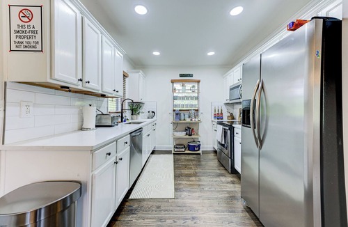 Atlanta House | Boutique ATL Escape | Movie Room and Covered Deck
