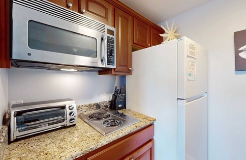 Sunnyside Apartment | Boutique studio walking distance to the Gulf- resort pools & amenities