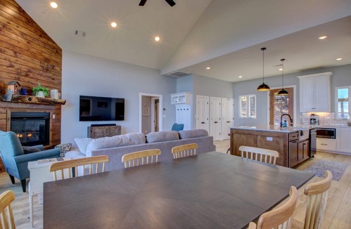 Morrilton House | Brand new home on the North cliff edge of Petit Jean Mountain. 4-person hot tub!