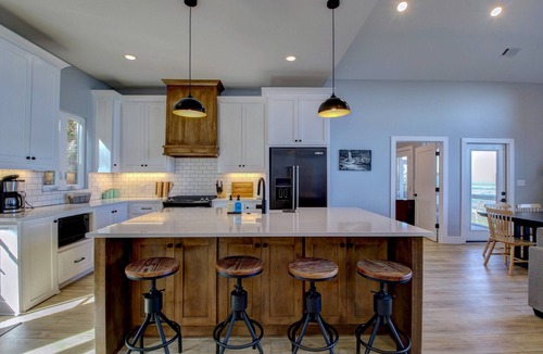 Morrilton House | Brand new home on the North cliff edge of Petit Jean Mountain. 4-person hot tub!
