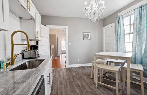 Mid-City Apartment | Brand New Mid City 1br for Long Stays
