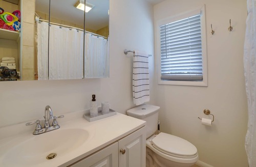Lake City Cottage | Breezy Lake City Getaway - Walk to Englewood Beach