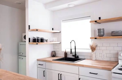 John Ball Park Apartment | Bridge St Beauty, Brunch & Bars [2 Beds 1 Bath]