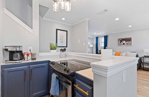 Lower Garden District Condo | Bright 1BR/2BA Garden District condo with wrap balcony, gated parking, pet-friendly, steps to Magazine