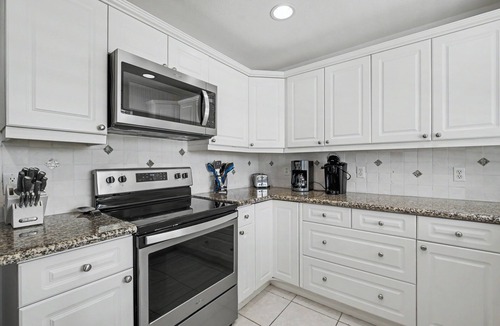 Toilla Segunda House | Bright & Airy Beach Home Just One Block to Beach Access w/Pool!
