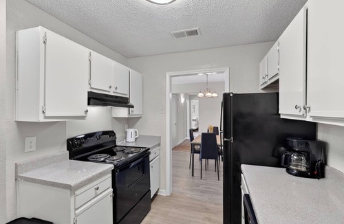 Tougaloo Apartment | Bright and Cozy Two -Bedroom Private Stay