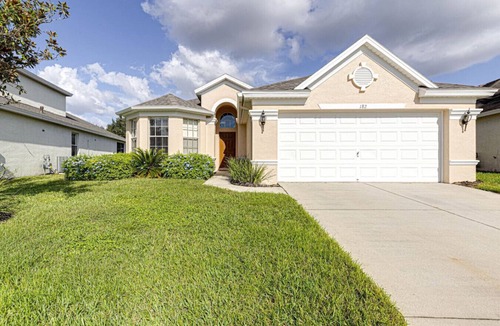 Davenport House | Bright and spacious private pool home near Disney