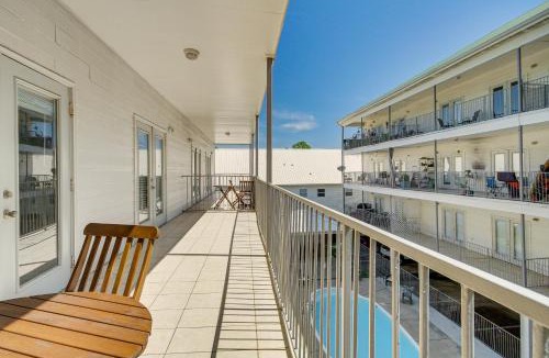 Biloxi House | Bright Biloxi Condo: Walk to the Beach!